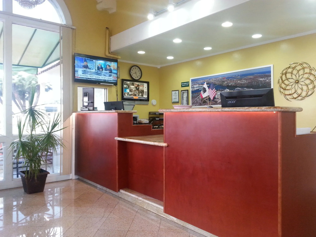 Lobby & Reception