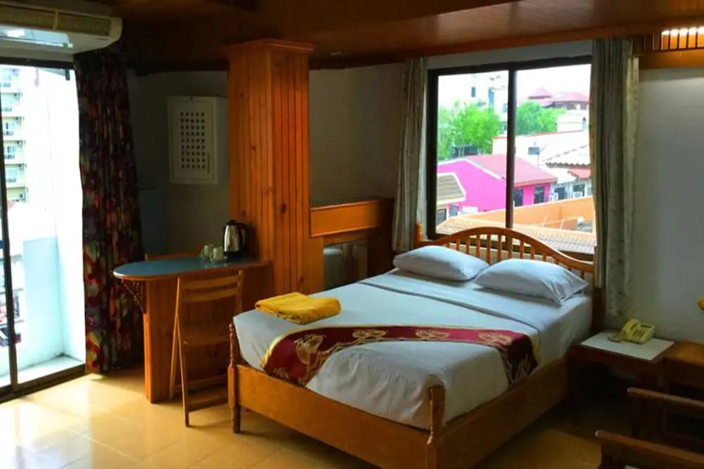 Deluxe Double room with balcony (full double bed)