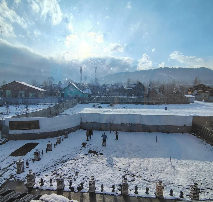 Gulmarg Gateway Srinagar Tangmarg Rd