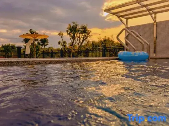 Fuxun Mountain and Water Hot Spring Homestay (Huidong Baipenzhu Store)
