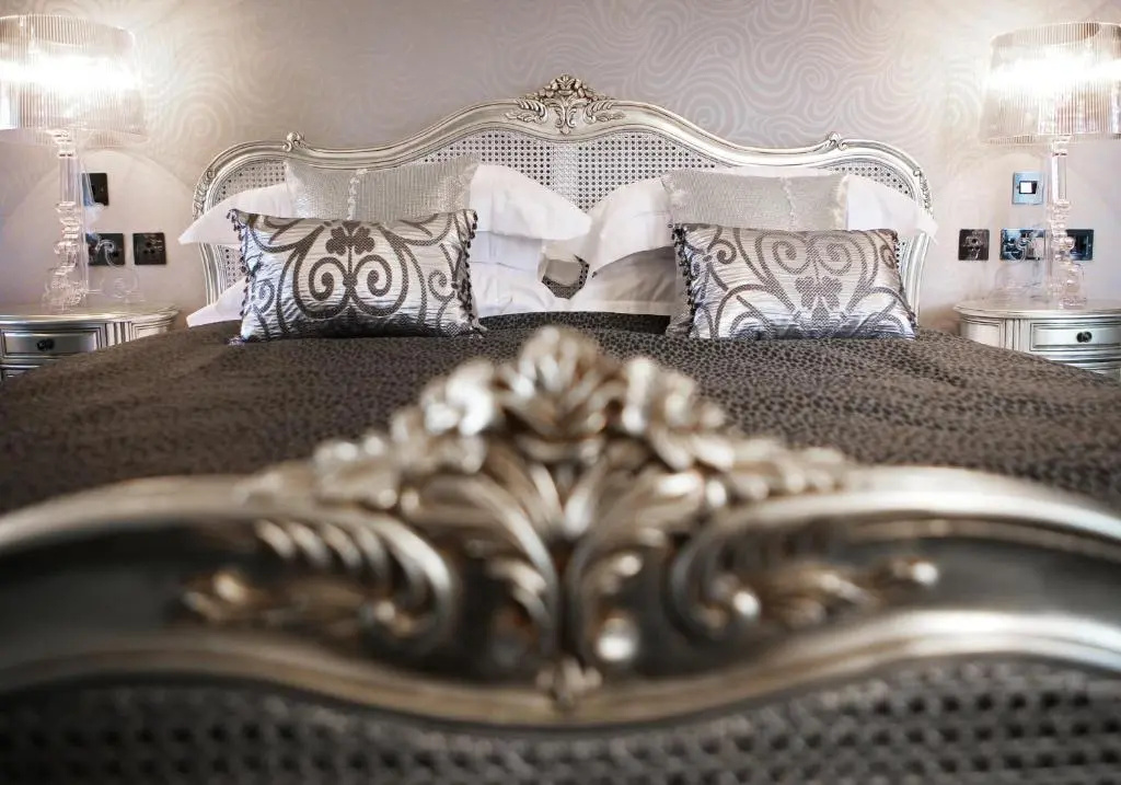 Double Suite (full double bed)