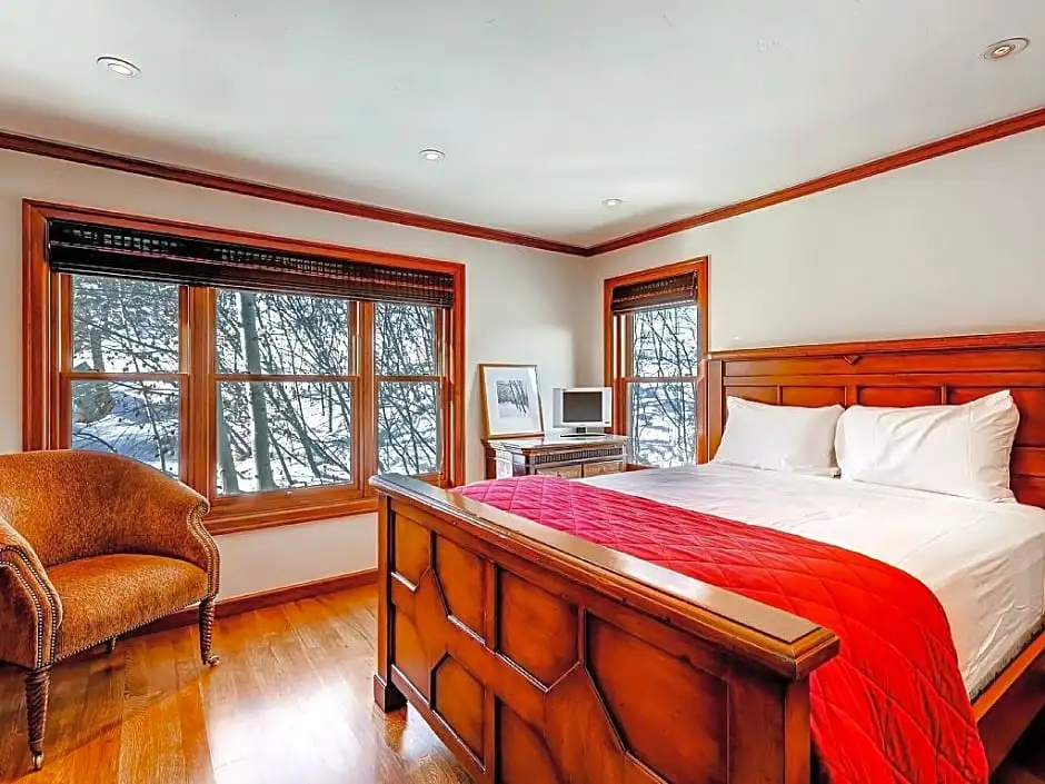 4 Bedrooms Cottage