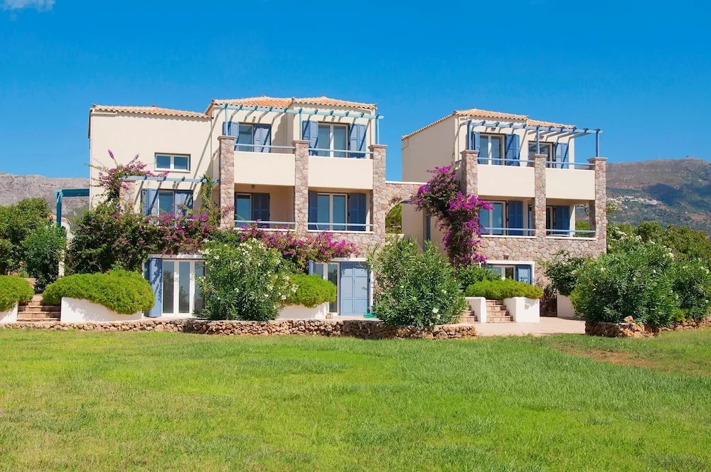 Wonderful Beach Front Villa Perfect for up to 6 People