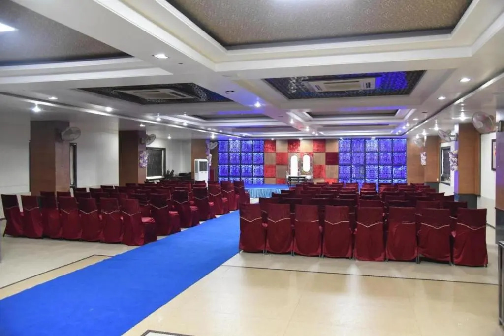 Hotel Simran Pride - Chambres