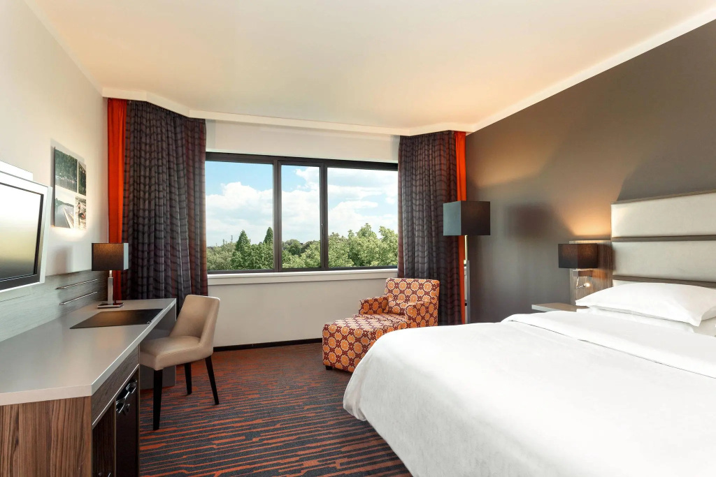 Premium Double Club room (full double bed)