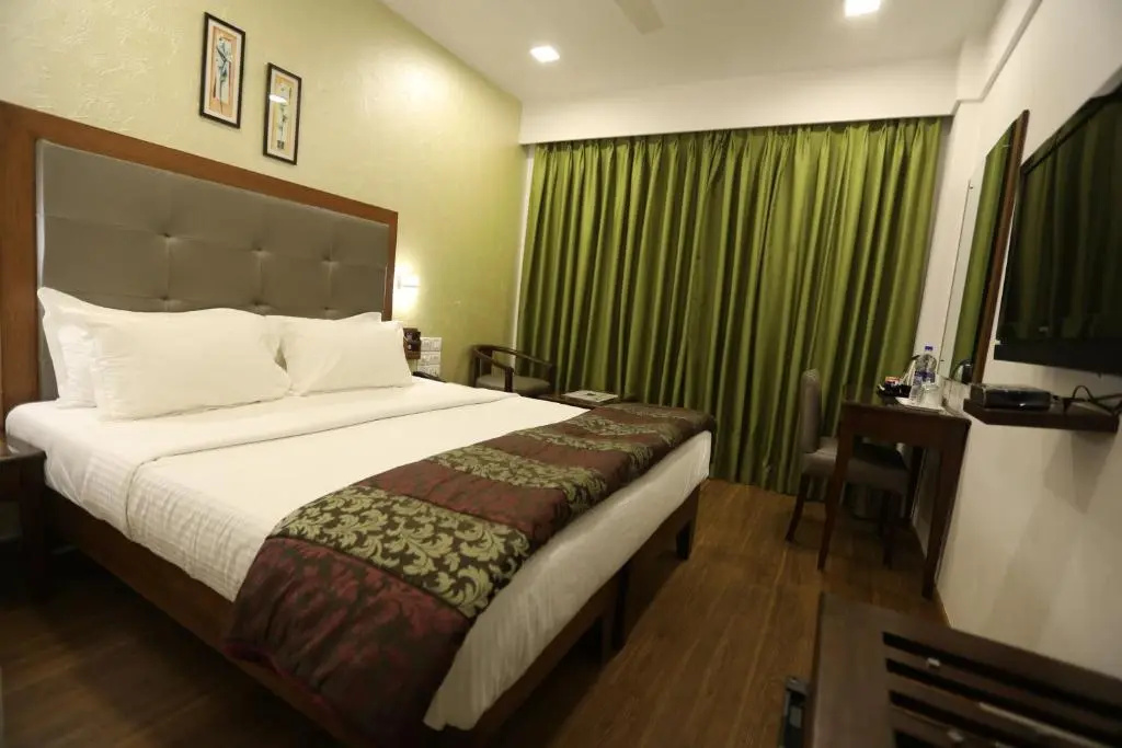 Executive Double room (full double bed)