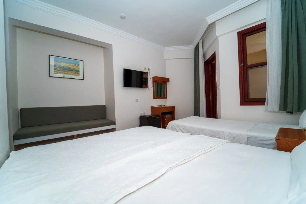 Belcehan Beach Hotel — фото