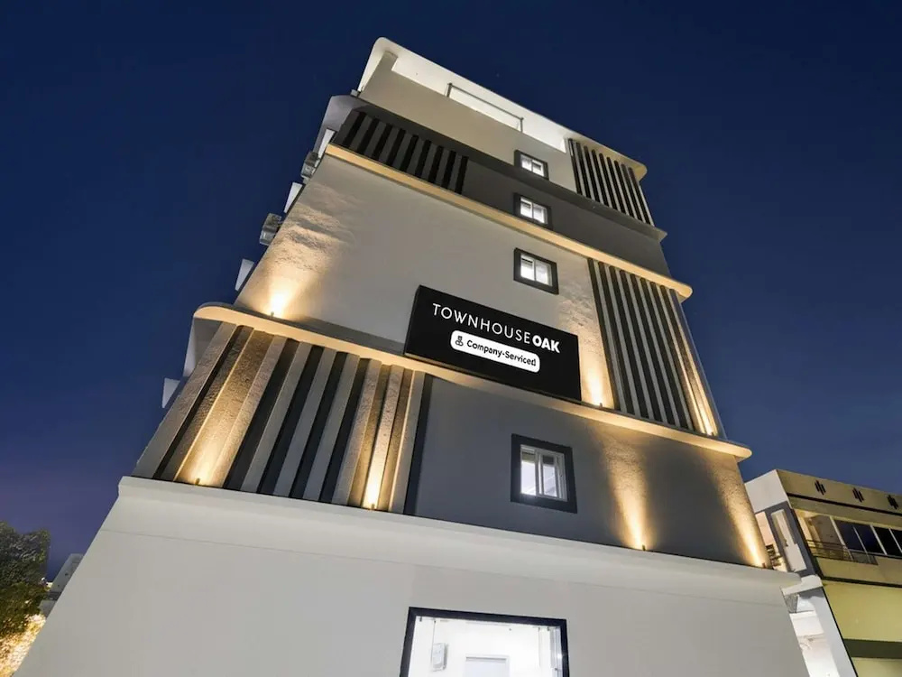 Townhouse Oak L B Nagar Metro Station