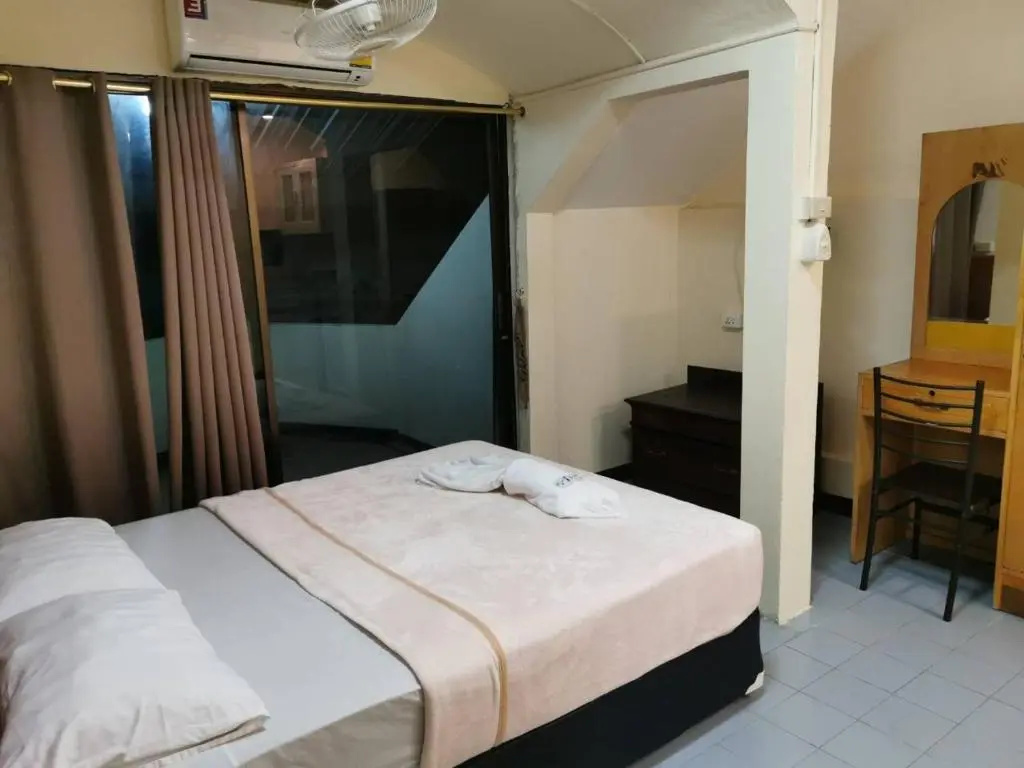 Standard Double room with balcony (full double bed)