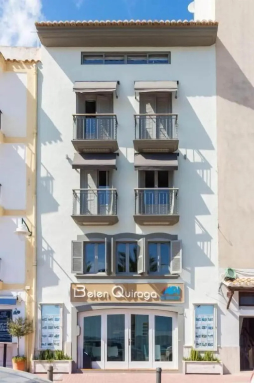 The Beach House - Studios & Suites