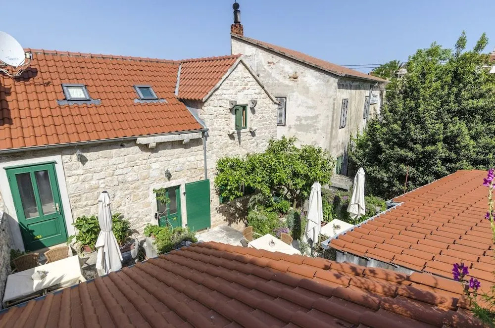 Apartments and Room Lucijo