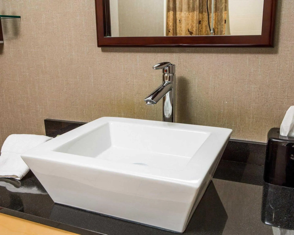 1 Bedroom Double Suite (full double bed)