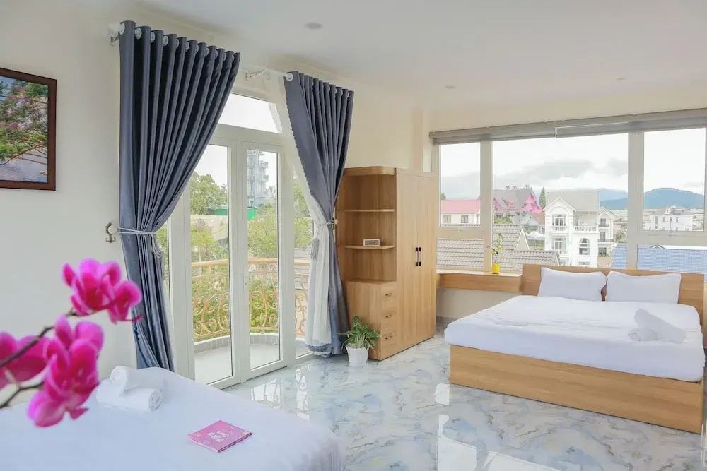 Deluxe Quadruple room with balcony