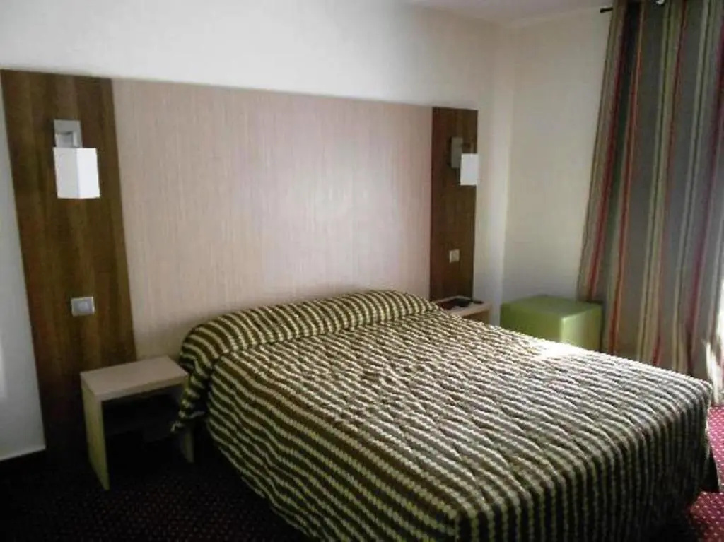 Hôtel Terminus Montparnasse 83