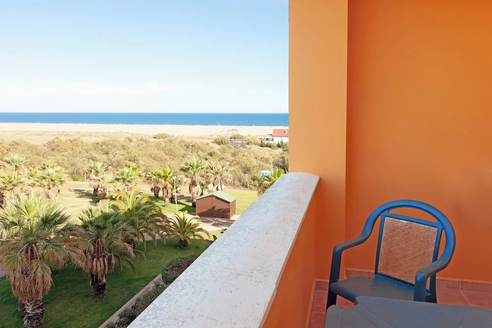 Superior Double room with partial ocean view (full double bed)