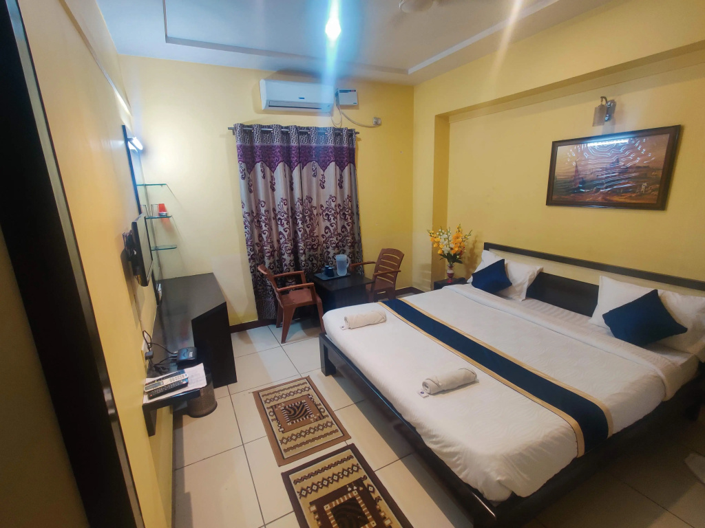 Deluxe Double room (full double bed)