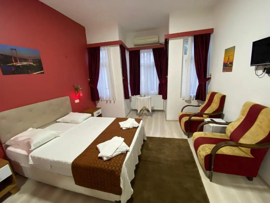 Deluxe Double room (full double bed)