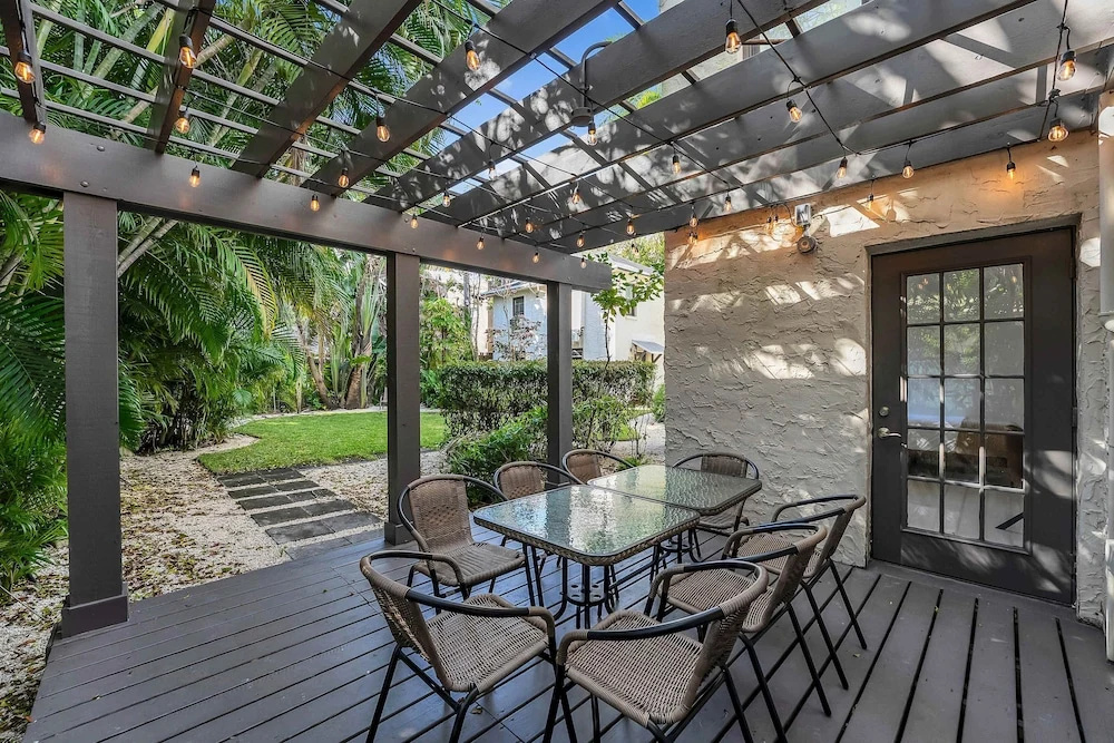Spacious Stylish 2BR Retreat Near Victoria Park