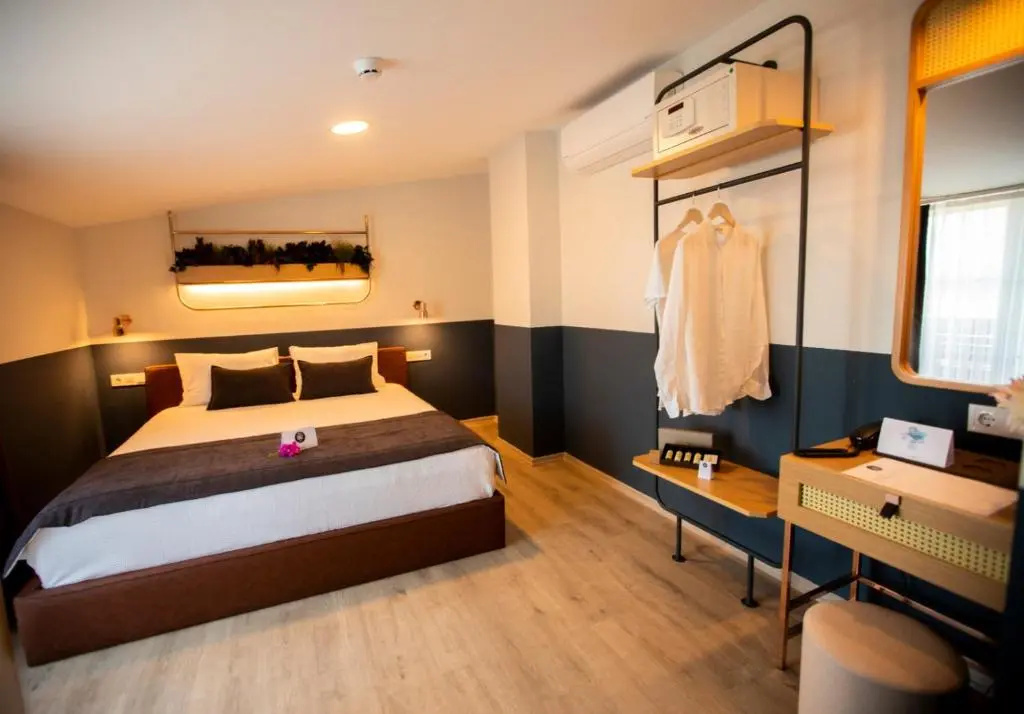 Deluxe Double room with balcony (full double bed)