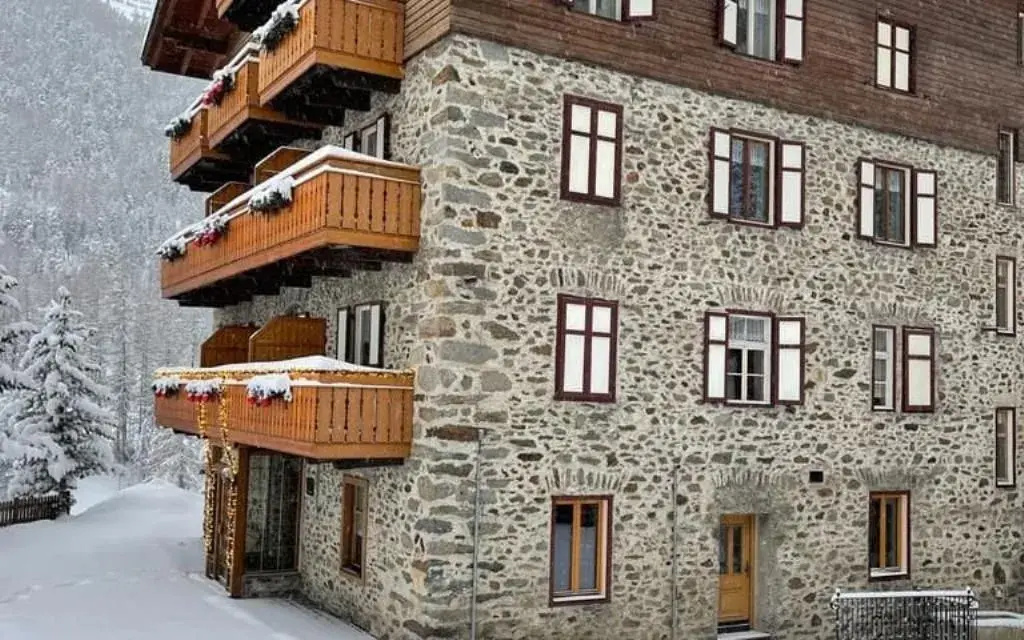 Guesthouse Glacier Rock