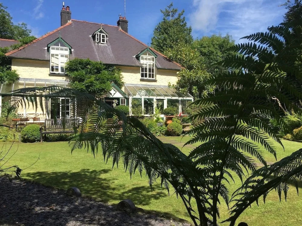The Cors Country House