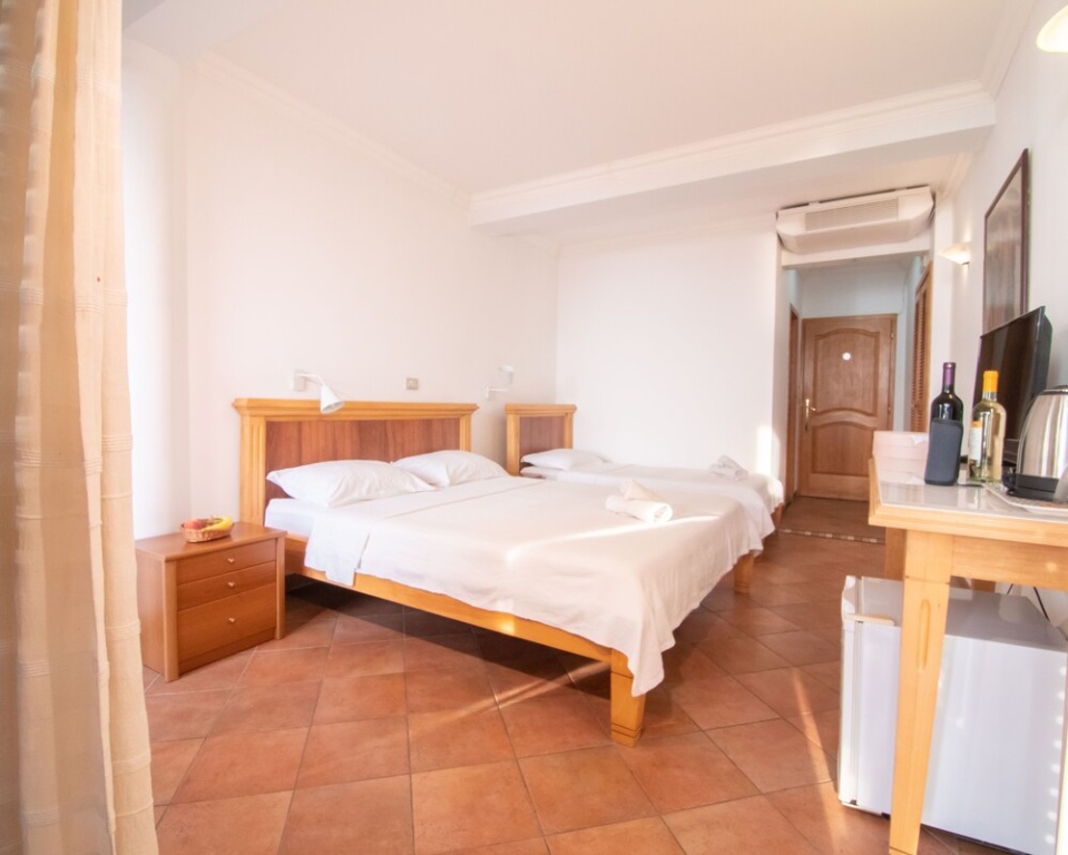 Levantin Inn — 3