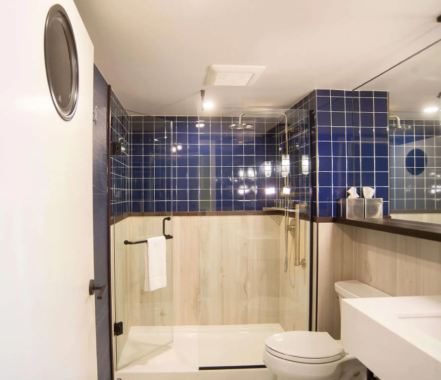 1 Bedroom Double Suite with harbour view (full double bed)