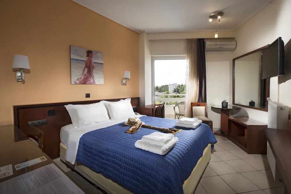 Standard Double room with balcony and with partial sea view (full double bed)