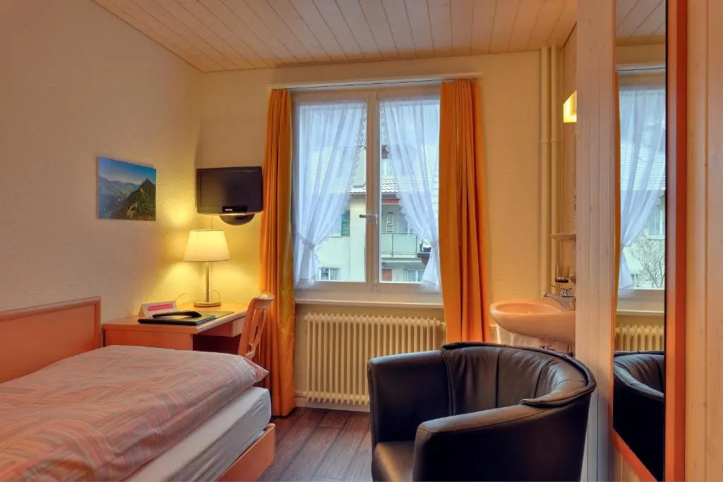 Economy room