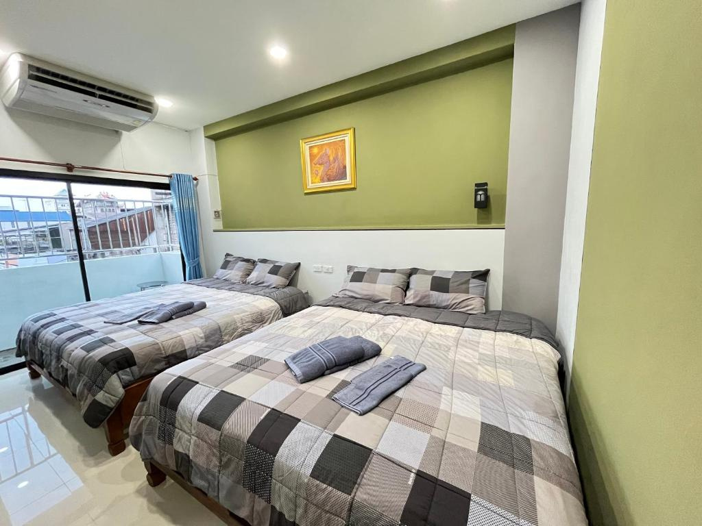 Standard Quadruple room (2 full double beds)