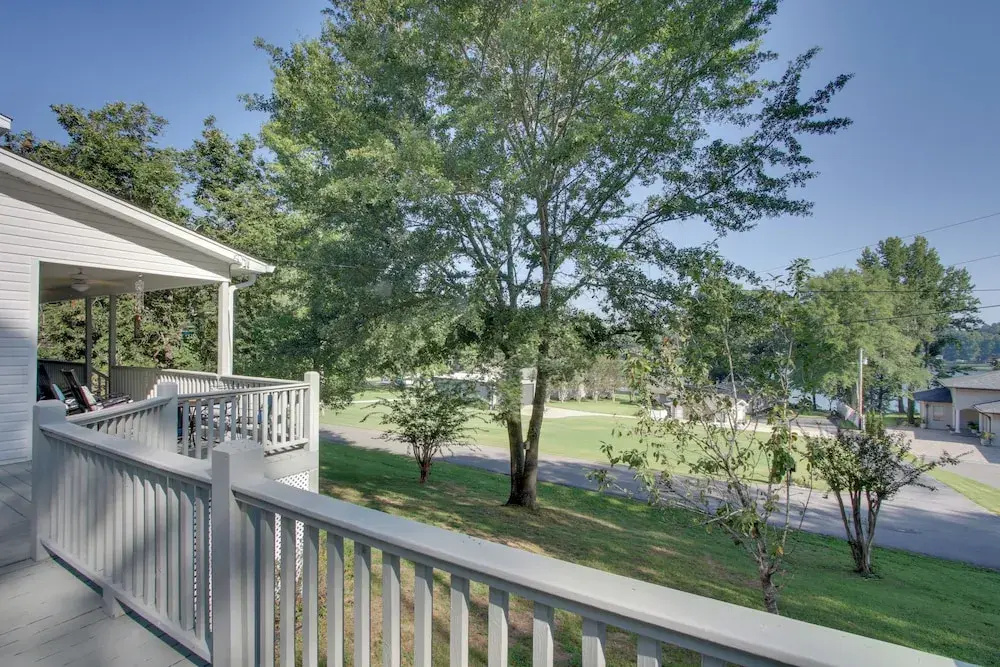 Waterfront Home Near Wilson Lake w/ Covered Porch!