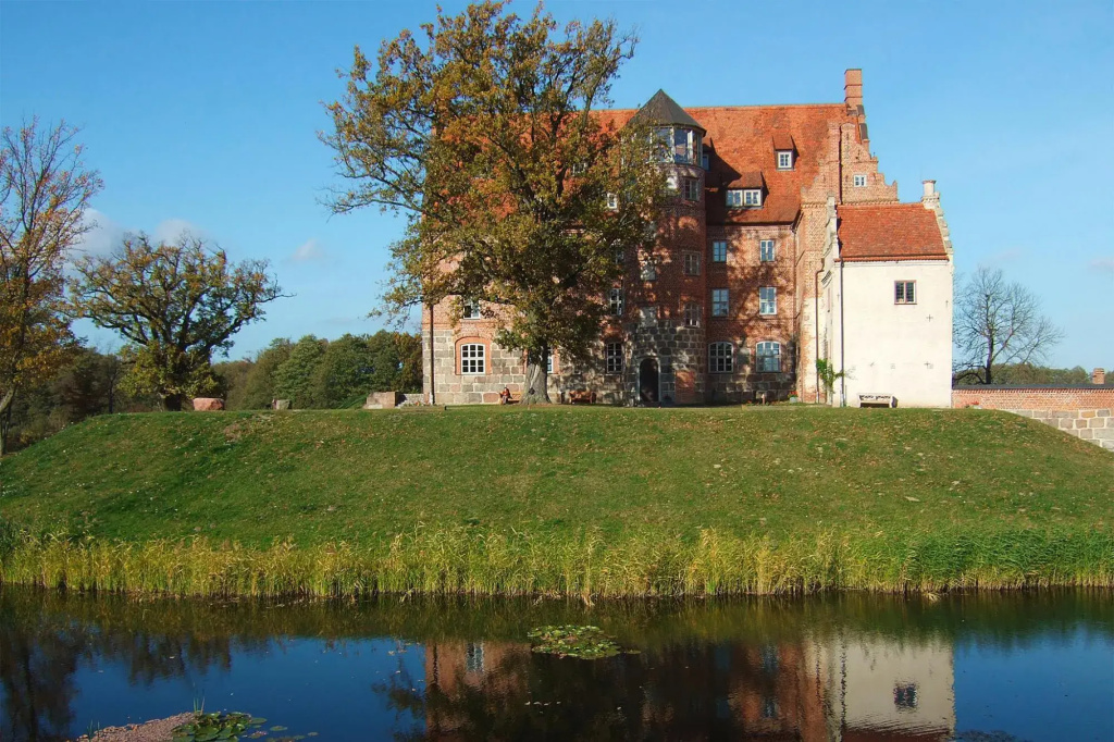 Flat in Klocksin with a garden