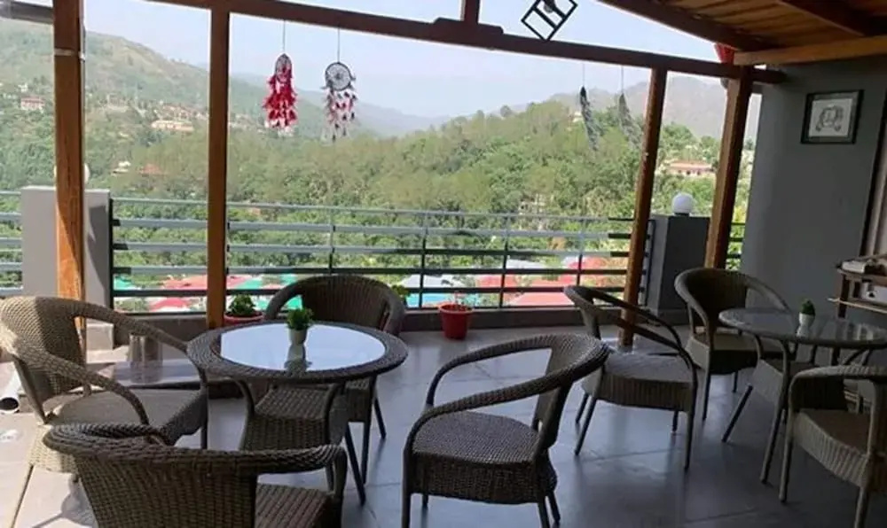 Fabhotel Bird Side
