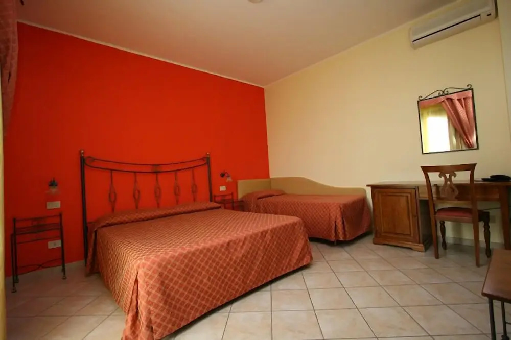Standard Triple room