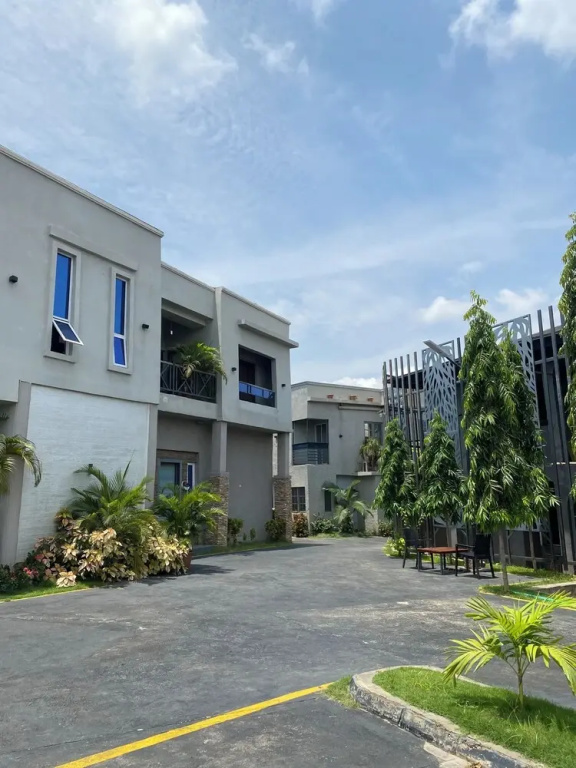 Romeo Court