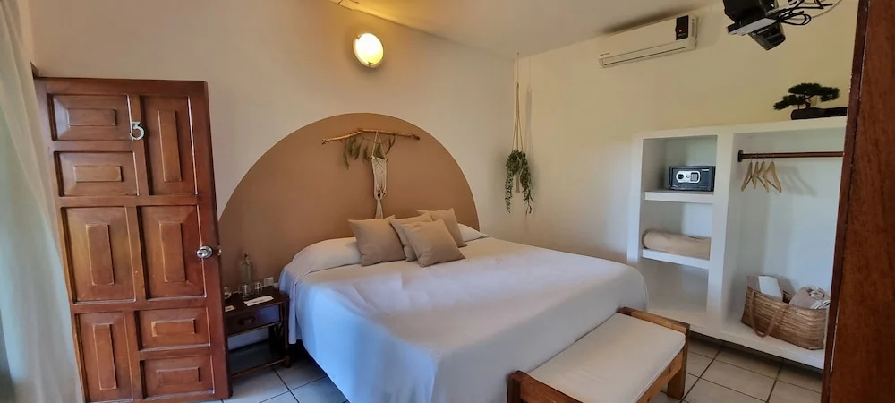 Standard Double room with garden view (full double bed)