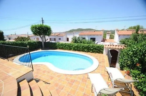 Cute House with Swimming Pool - Général