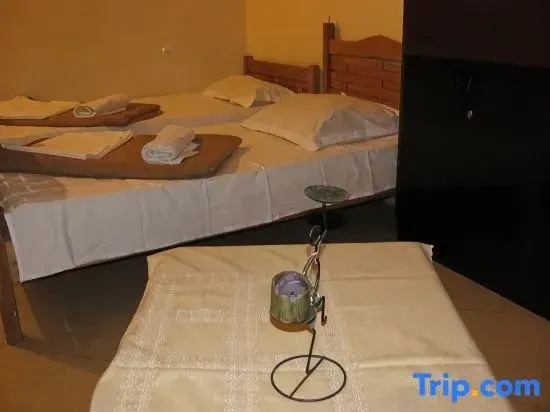 Четырёхместный номер Economy в Lucky Hotel