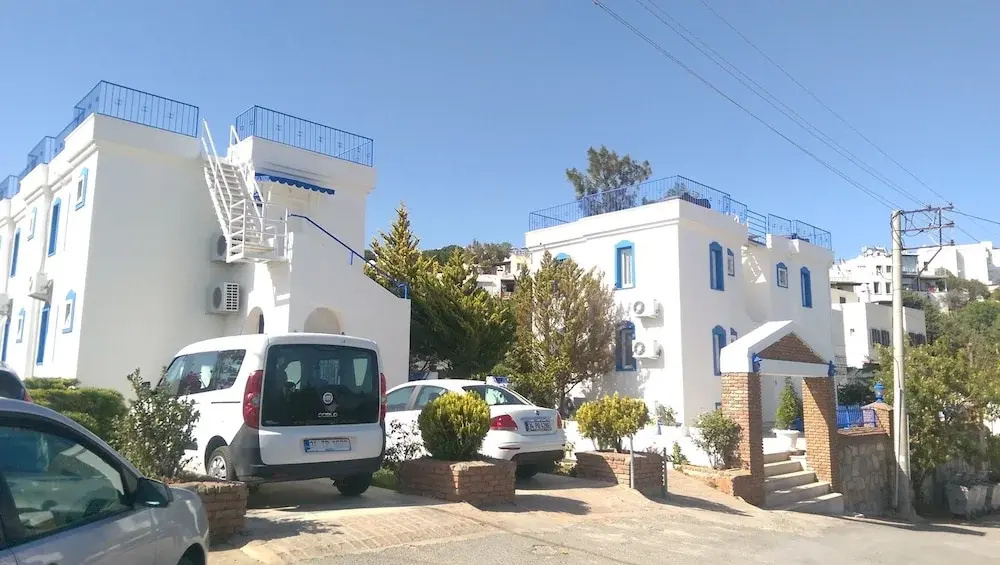 Zuzu's Kitchen & Apartments