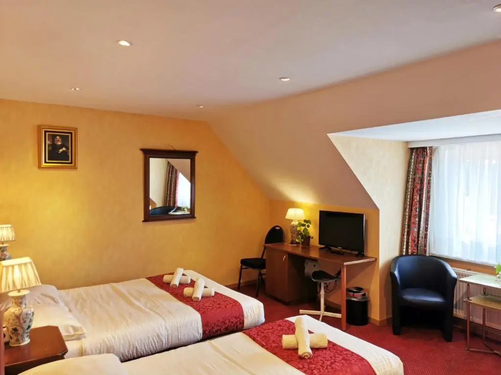 Standard Triple room