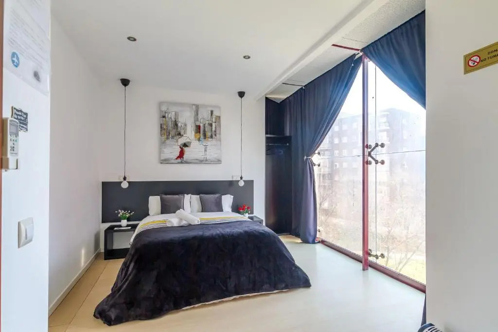 Deluxe Double room (full double bed)