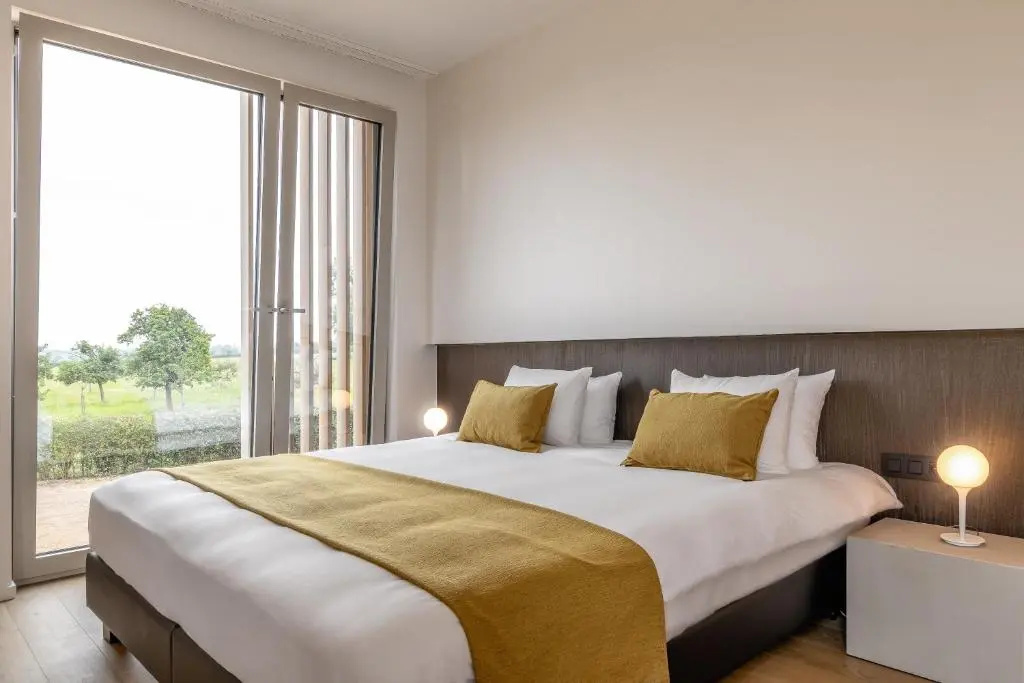Deluxe Double room with garden view (full double bed)