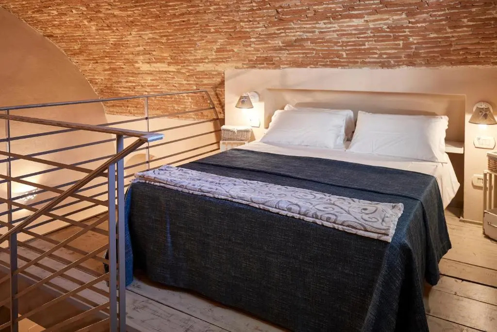 Deluxe Double Duplex room (full double bed)
