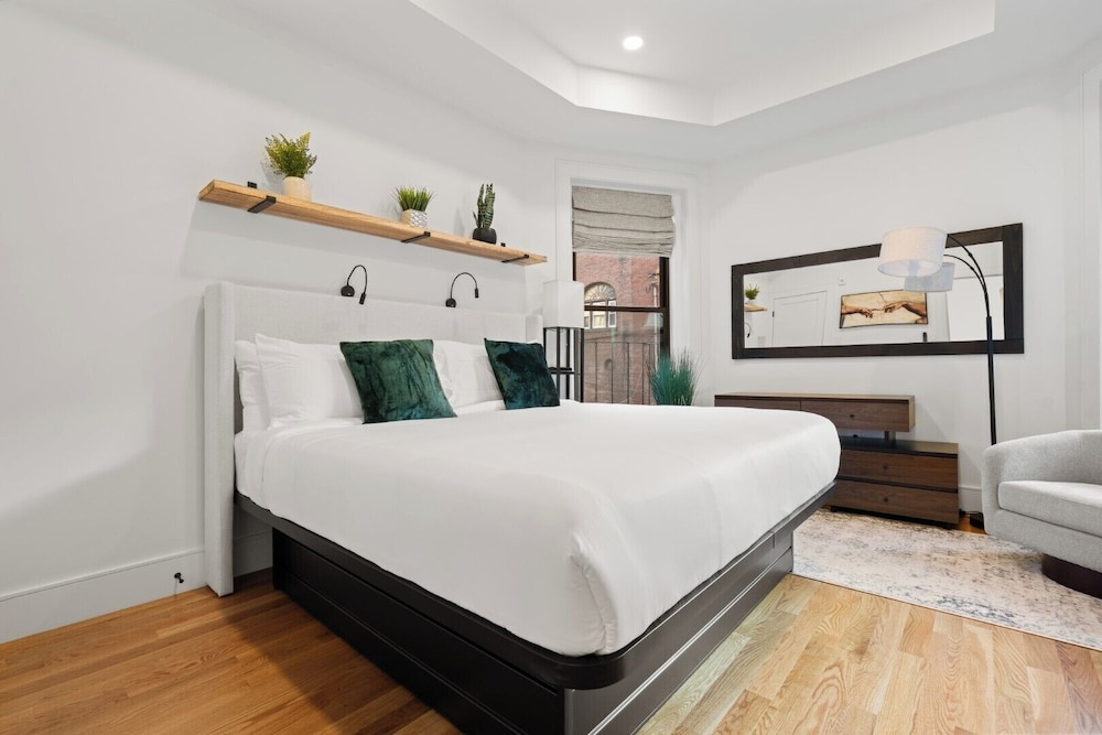 2 Bedrooms Apartment