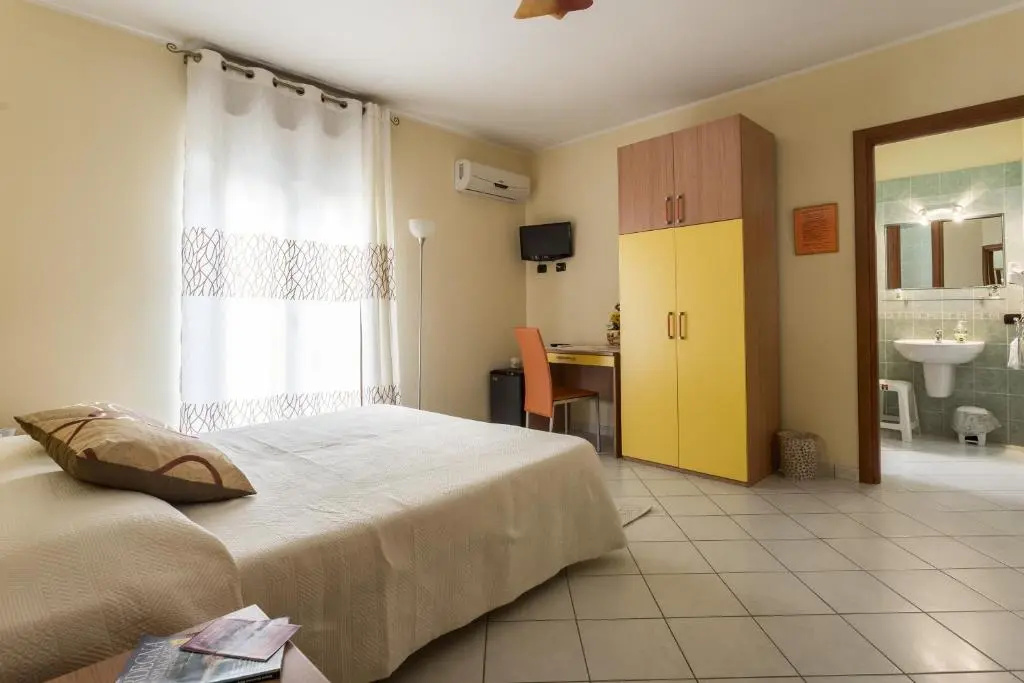 Standard Double room (full double bed)