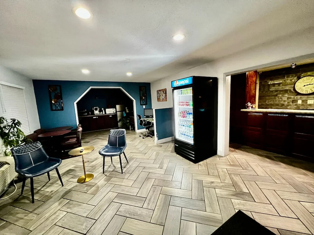 Ozark Inn & Suites