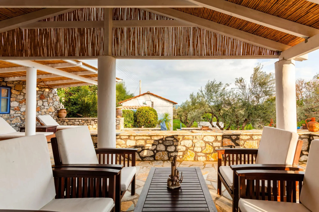 The Blue House Seaside Retreat - Fully Equipped