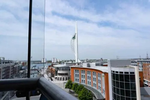 Gunwharf Quays Chic Apartment