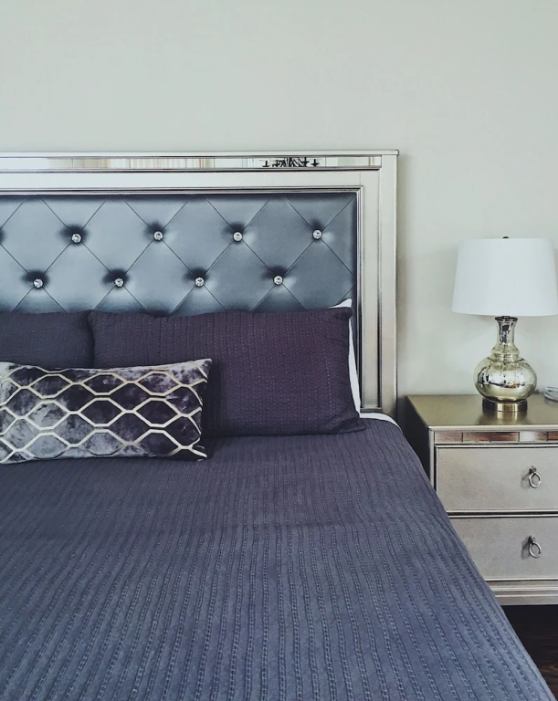 雙人套房，配有雙人床