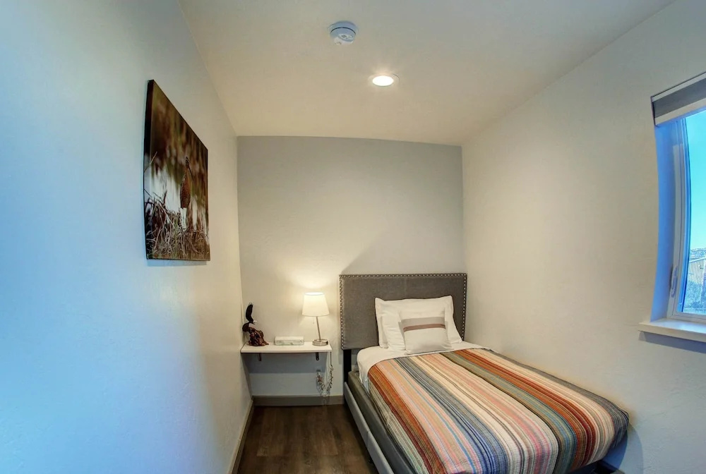 Standard Double room with bay view (full double bed)